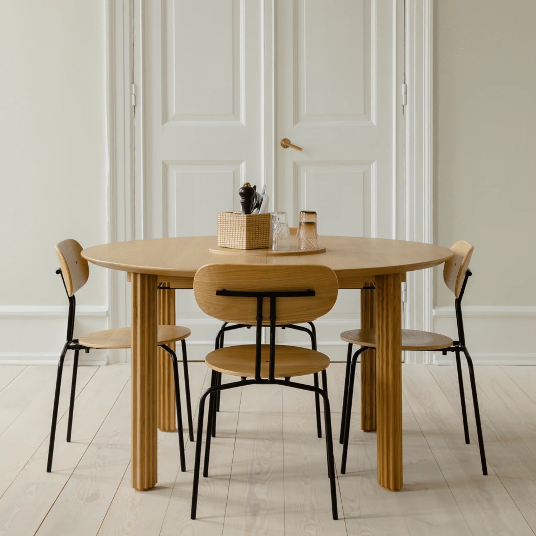 Comfort Circle | dining table with extension