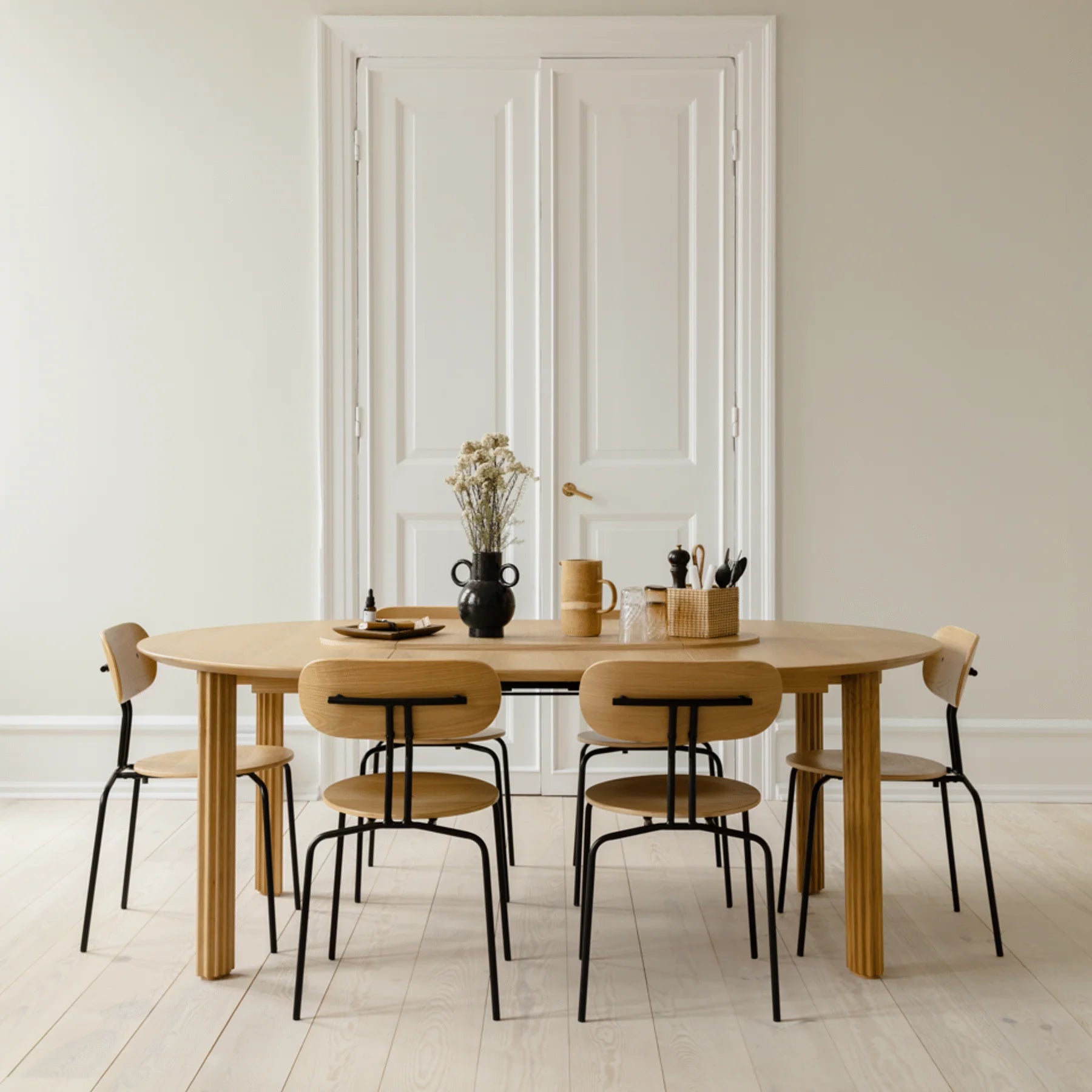 Comfort Circle | dining table with extension