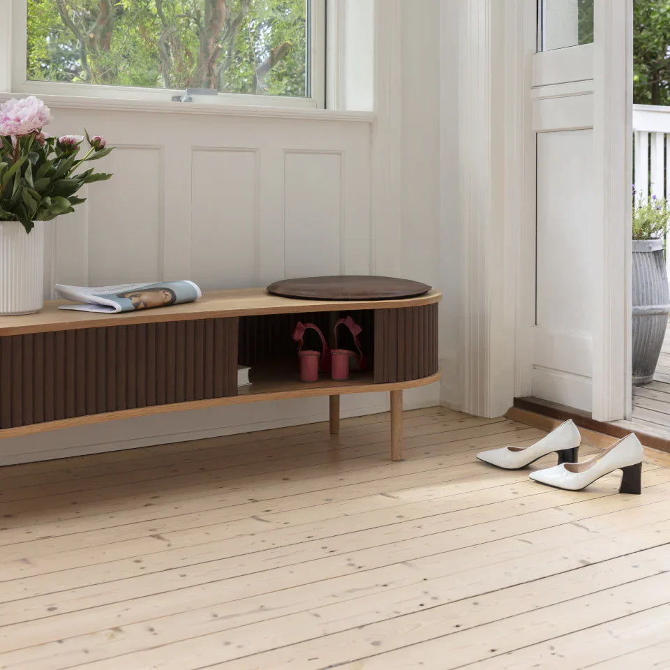 Audacious | tv bench