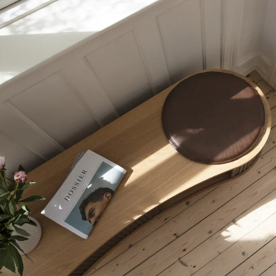 Audacious | tv bench