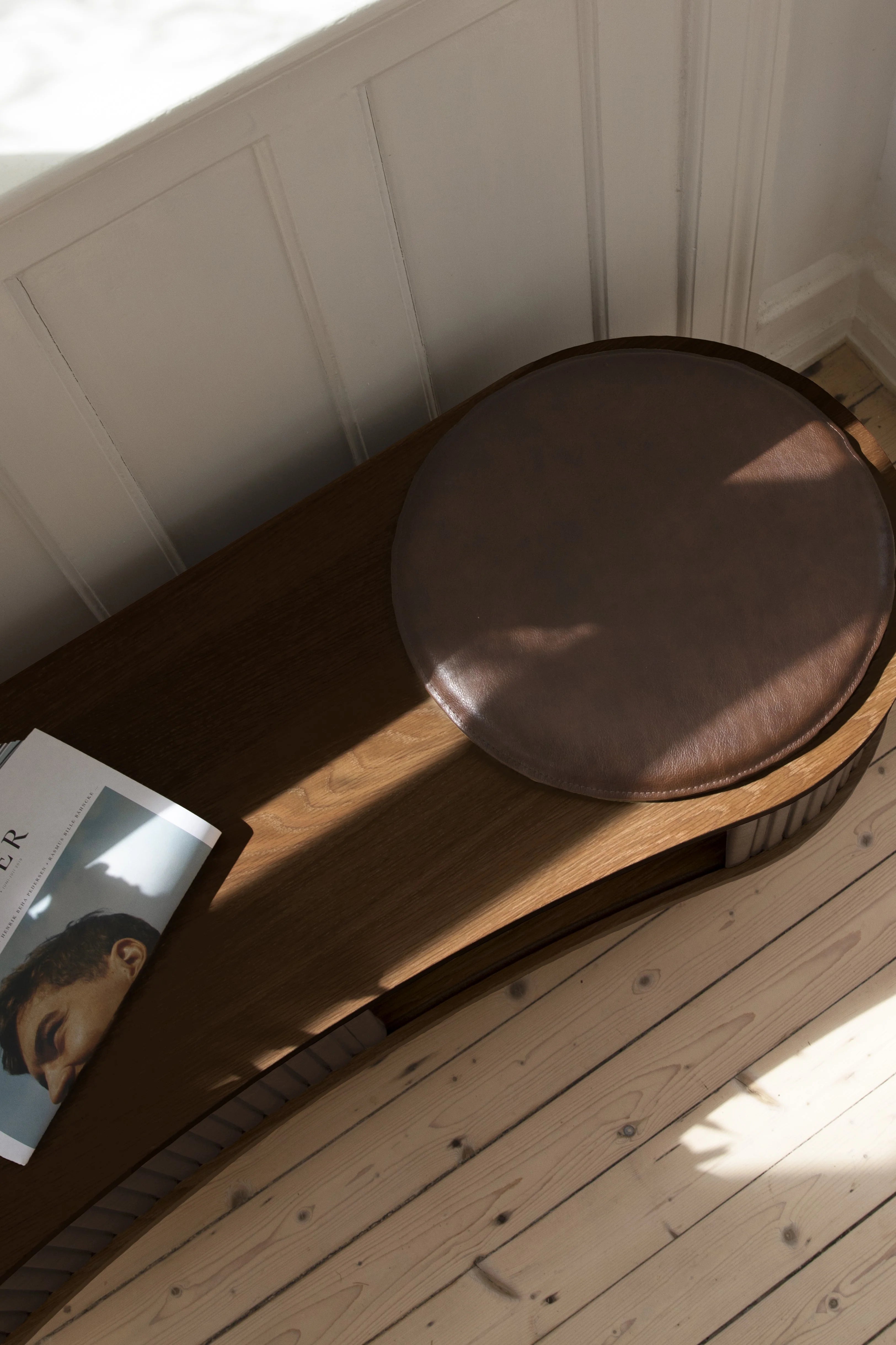Audacious | tv bench