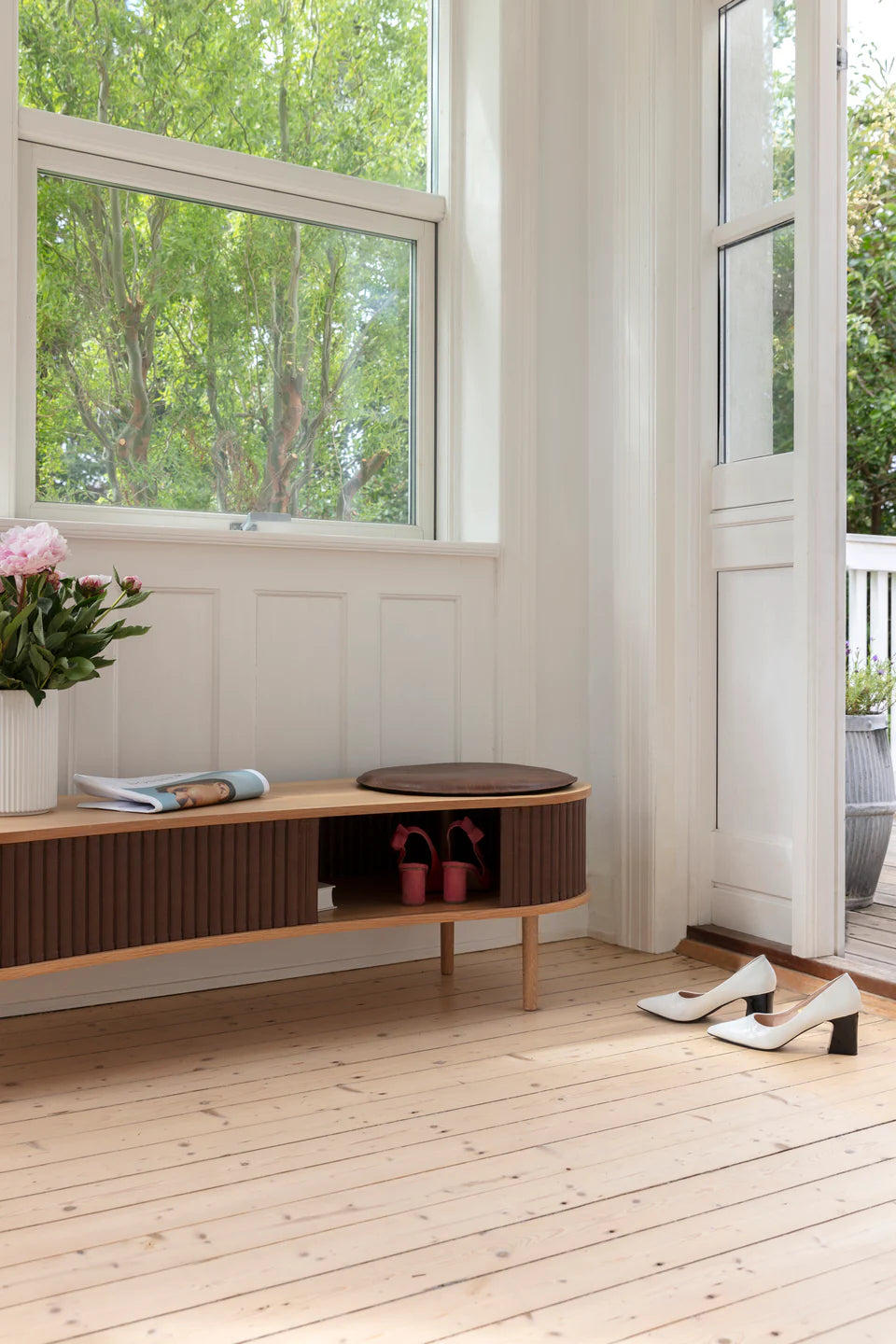 Audacious | tv bench