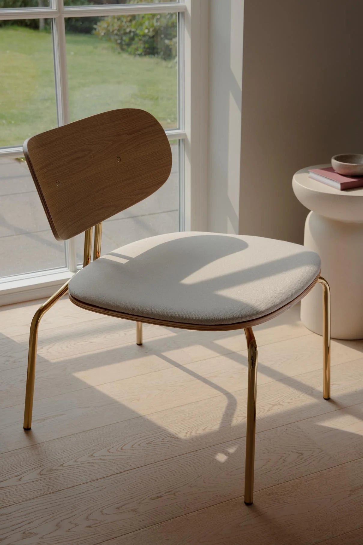 Curious | lounge chair